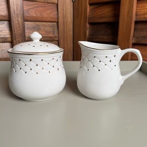 Set/2 adorable vintage Gibson China! White-gold touches. Read for ideas. Yes 😃